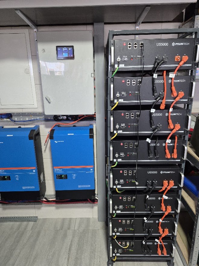 Акумулятори Pylontech US5000 з інверторами Victron Energy
