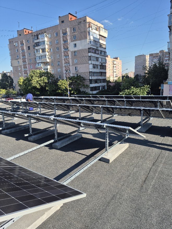 Кріплення сонячних панелей на плоский дах з оцинкованого профілю
